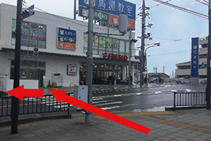 JR長尾駅西口へ